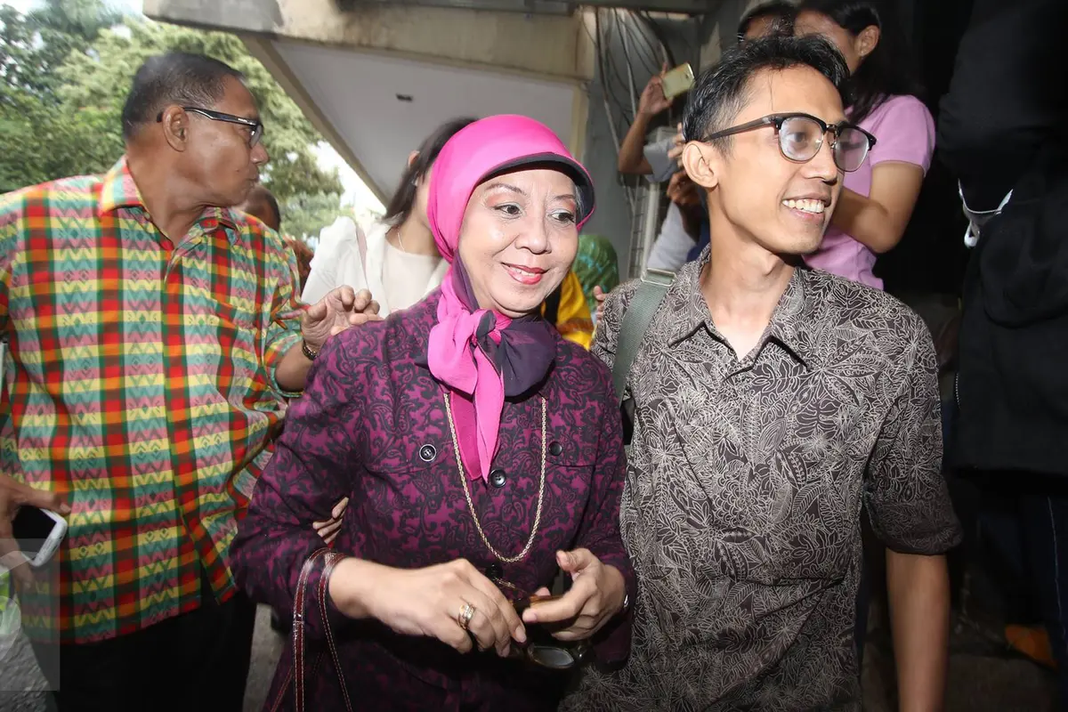 20160930-Ario Kiswinar Laporkan Mario Teguh ke Polda Metro Jaya-Jakarta