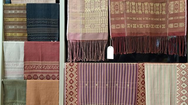 TobaTenun Perdana Tampil di JFW 2024, Bawa Kain Bermakna Apresiasi Tradisi Agraris Masyarakat Batak Karo