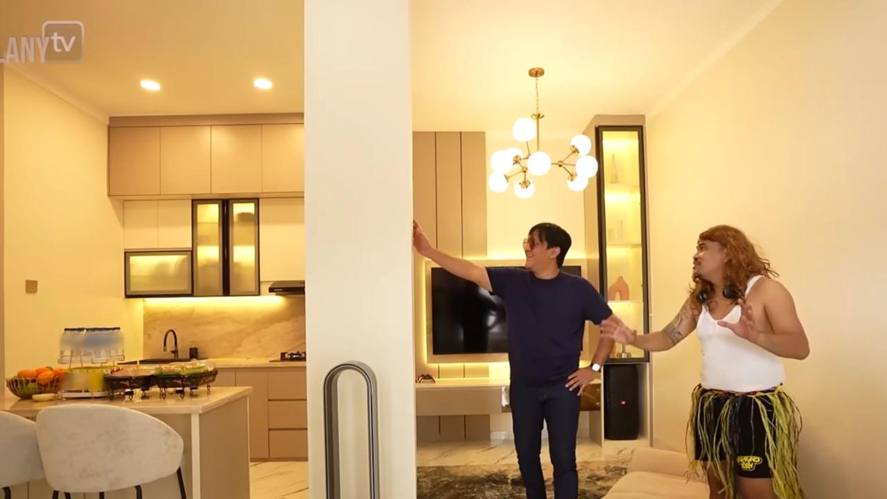 6 Potret Rumah Baru Ebel Cobra Bikin Takjub, Perpaduan Minimalis dan Mewah pada Interior