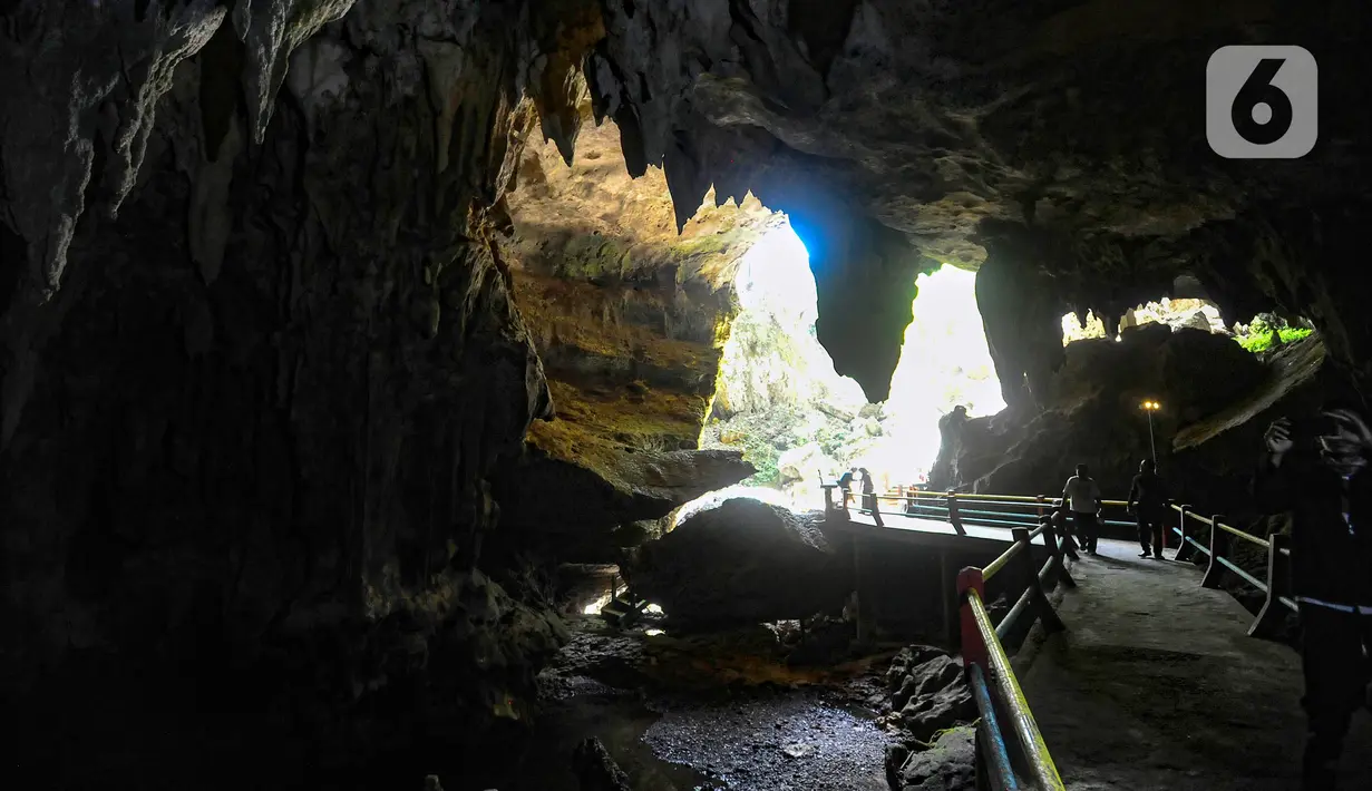 Gua Lowo memiliki keindahan yang sangat menawan. Setiap sudut gua terdapat sensasi pemandangan yang berbeda dengan sumber mata air. (merdeka.com/Arie Basuki)