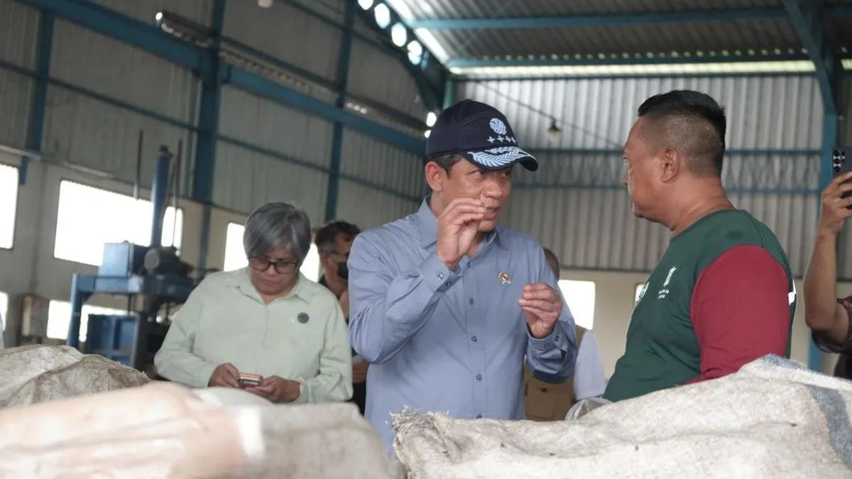 Menteri LH Hanif Faisol: Pengelolaan Sampah Surabaya Harus Merata hingga Pelosok