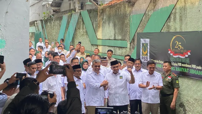 Sejumlah elite Partai Gerindra menyambangi Kantor DPP Partai Bulan Bintang (PBB), Pasar Minggu, Jakarta Selatan, Senin (24/7/2023)