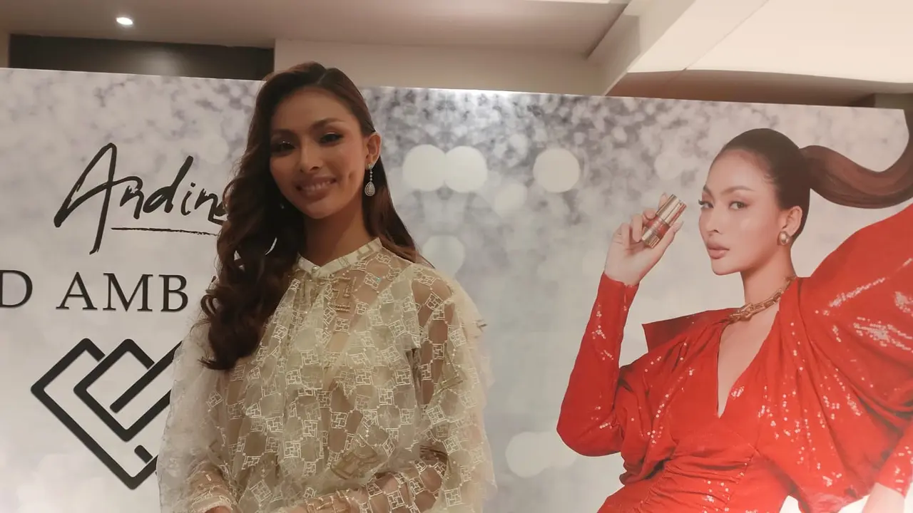 Miss Grand Indonesia 2022, Andina Julie kembali merilis karya terbarunya berjudul 'Aku Ingin Jatuh Cinta setelah sukses dengan Mahkotaku