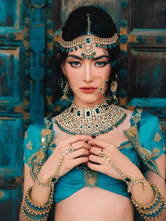 Pesona Davika Hoorne Bak Princess Jasmine dalam Balutan Busana Tradisional India