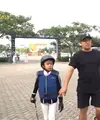 Presenter dan pemeran Irfan Hakim membebaskan anak-anaknya menekuni hobinya. Selain putri sulungnya Aisha Maudina Hakim yang menekuni berkuda, anak keempat Irfan Hakim dan Della Sabrina Indah Putri juga mengikuti jejak sang kakak. [Youtube/deHakims channel]