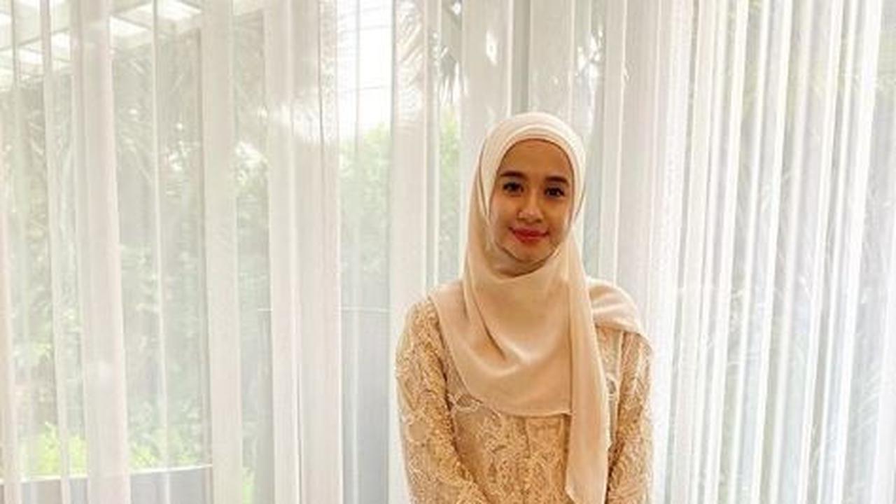 Kebaya Sederhana Laudya Cynthia Bella Saat Hadiri Pernikahan Cut Tari