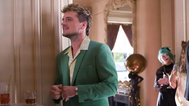 Josh Hutcherson sebagai Derek Danforth dalam film The Beekeeper. (Foto: Dok. Metro-Goldwyn-Mayer/ Miramax)