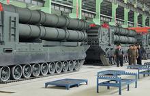 FOTO: Kunjungan Presiden Korut Kim Jong Un ke Pabrik Tank yang “Dirahahasiakan”