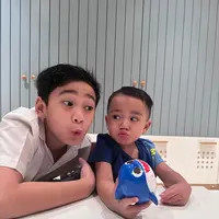Anak kedua Raffi Ahmad dan Nagita Salvina meraih satu penghargaan dari ajang penghargaan bergengsi Infotainment Awards 2023. Rayyanza Malik Ahmad atau akrab disapa Cipung itu berhasil meraih untuk kategori Best Viral Celebrity. [Instagram/tercipungcipung]