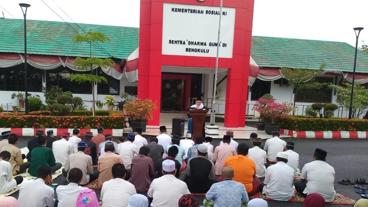 Kantor Pusat hingga UPT Kemensos Gelar Salat Iduladha dan Sembelih Hewan Kurban