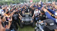 Calon gubernur DKI Jakarta nomor urut 1, Agus Harimurti Yudhoyono (AHY) disambut meriah oleh para relawan saat Apel Siaga Jaga Agus-Sylvi.