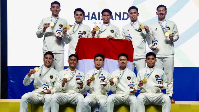 Tim Bulutangkis Putra Indonesia Berdiri di Podium Emas SEA Games 2025