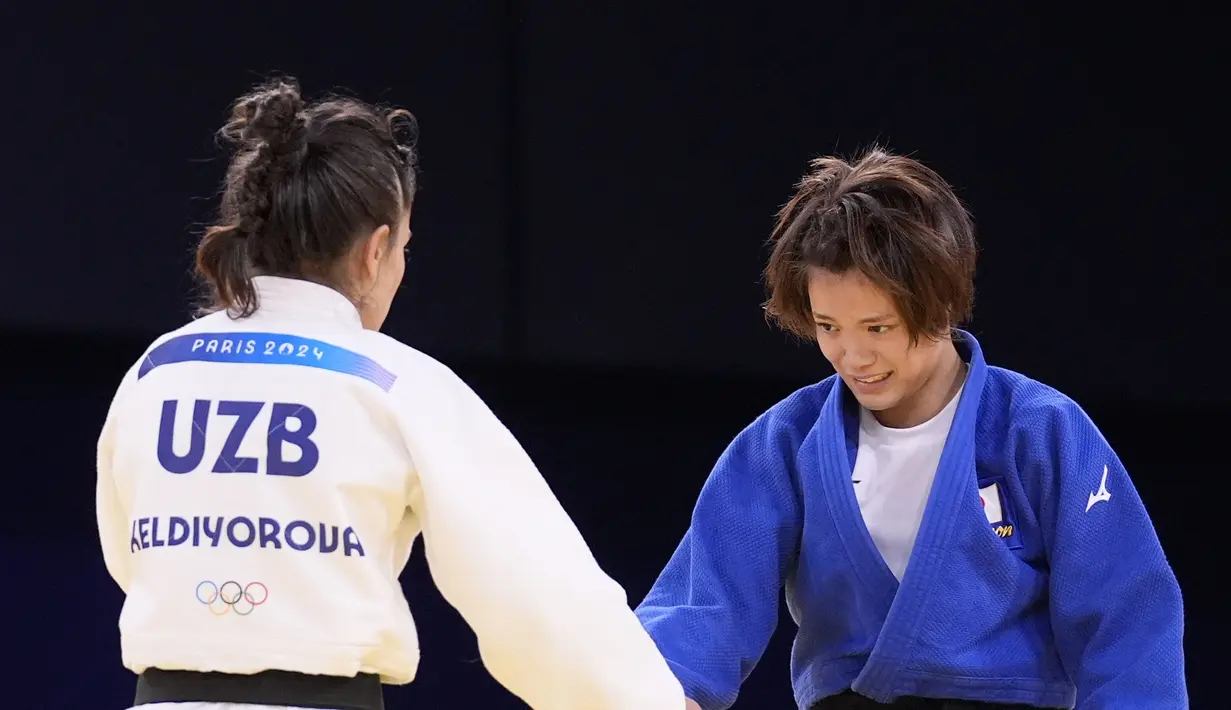 Namun sayang, ia harus meninggalkan arena tarung lebih cepat setelah kalah dari wakil  Uzbekistan, Diyora Keldiyorova. (AP Photo/Eugene Hoshiko)