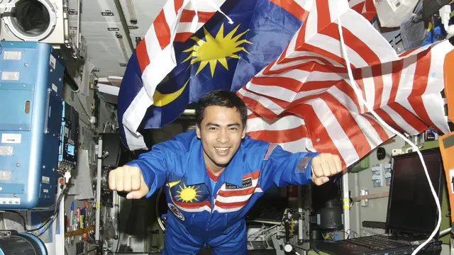 Kisah Astronot yang Tetap Salat Walau Berada di Luar Angkasa