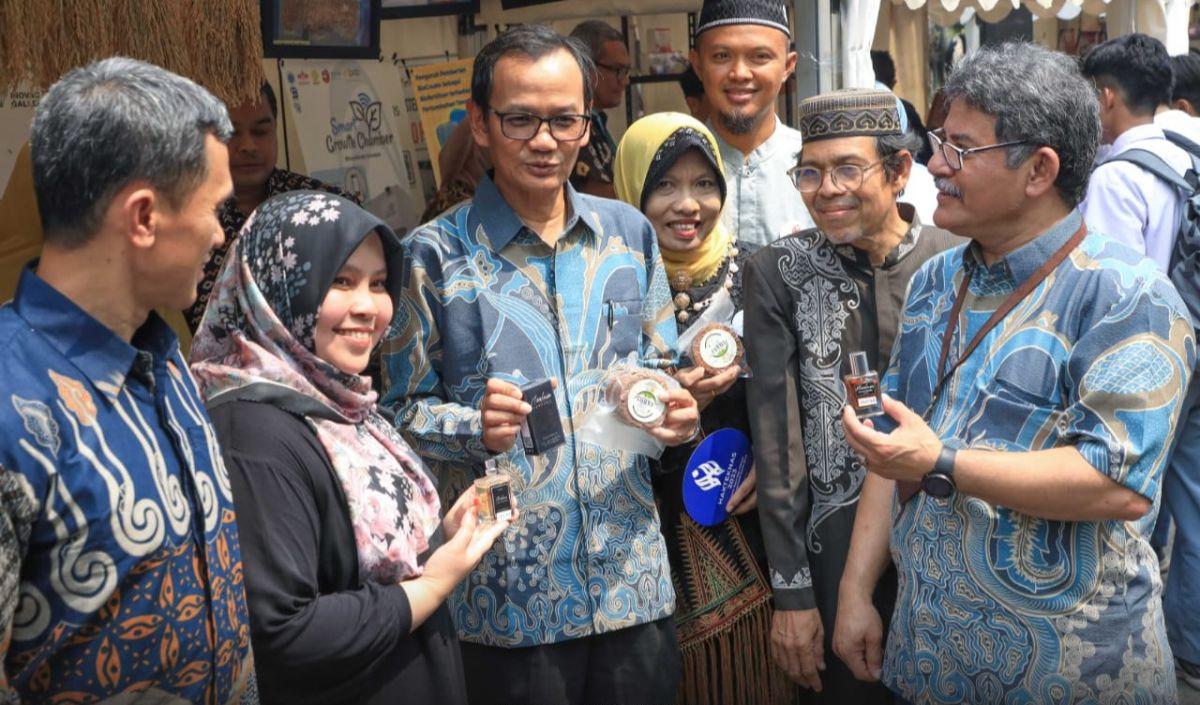 Nizam juga mengingatkan kepada periset untuk bergotong-royong dan menghasilkan produk riset yang relevan dan bermutu.