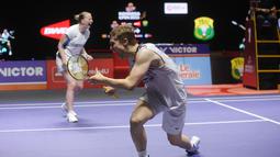 Kemenangan ini menjadi sejarah baru karena Gicquel/Delrue menjadi pebulu tangkis asal Prancis pertama yang memenangi Indonesia Open maupun ajang BWF World Tour Super 1000. (Bola.com/M Iqbal Ichsan)