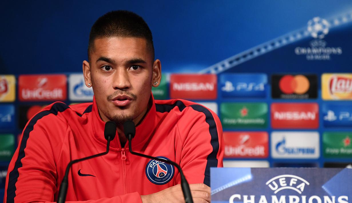 Kiper Paris Saint Germain (PSG), Alphonse Areola saat memberi konferensi pers di Stadion Parc des Princes, Paris, Prancis. Kiper berusia 25 tahun ini disebut sebagai calon suksesor Hugo Lloris di timnas Prancis. (AFP PHOTO/FRANCK FIFE)