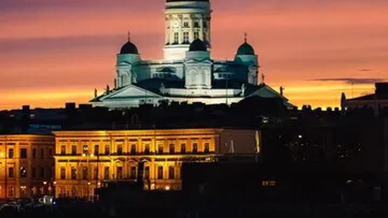 Gangguan Affektif Musiman, yang dipicu oleh iklim keras Finlandia, terutama selama musim dingin yang panjang dan gelap, turut berkontribusi pada masalah kesehatan mental ini.&nbsp;