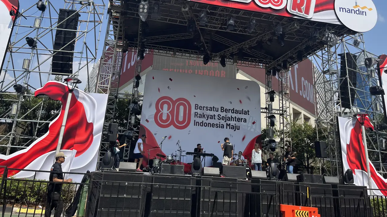 Panggung Rakyat dalam peringatan Hari Ulang Tahun (HUT) ke-80 Republik Indonesia yang digelar Minggu (17/8/2025) (Liputan6.com/Muhammad Radityo Priyasmoro)