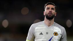 Rui Patricio berlabuh ke AS Roma dengan biaya 11,5 juta euro dari Wolverhampton. Kiper Timnas Portugal tersebut didatangkan menuju Roma menjelang bergulirnya musim 2021/2022. Hal ini sekaligus debutnya bermain di Liga Italia. (Foto: AFP/Pool/Tim Keeton)
