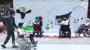 Penyandang disabilitas melukis berbagai mural di kanvas sepanjang 20 meter di Balai Kota DKI Jakarta, Kamis (11/10). Kegiatan tersebut diadakan sebagai sarana untuk para penyandang disabilitas berkarya. (Liputan6.com/Immanuel Antonius)