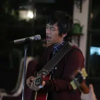 "Kaget karena cukup besar juga sih. Satu video klip ini bisa bikin empat vide klip sebelum-sebelumnya. Ya mudah-mudahan dengan buje mahal hasilnya bisa maksimal," kata Rian, disela-sela syuting. (Andy Masela/Bintang.com)