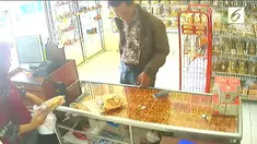 Pelaku menukar uang dengan nominal yang lebih besar dengan kecepatan tangan sepersekian detik.