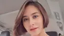 Tahun 2025, Prilly Latuconsina memutuskan untuk memotong rambutnya menjadi model bob. Namun tak puas sampai situ, Prilly pun kembali memotongnya jadi lebih pendek. [@prillylatuconsina96]