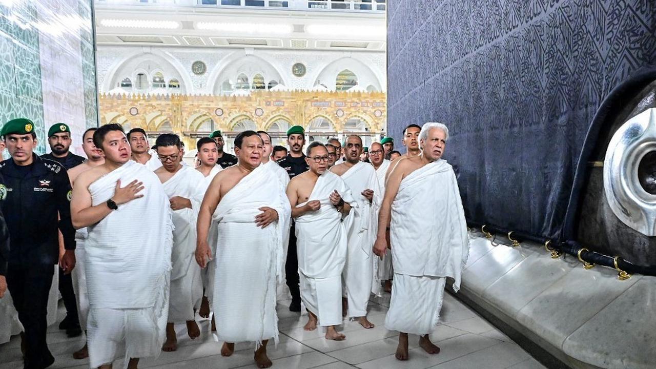 Potret Presiden Prabowo Khusyuk Umrah Malam-Malam, Cium Hajar Aswat hingga Rukun Yamani