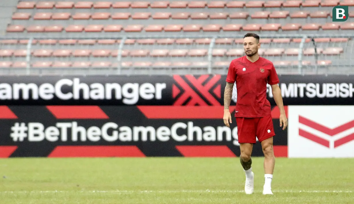 <p>Pemain Timnas Indonesia, Marc Klok saat menjalani sesi latihan di KLFA Stadium, Kuala Lumpur, Minggu (25/12/2022) jelang menghadapi Brunei Darussalam di Piala AFF 2022. (Bola.com/Zulfirdaus Harahap)</p>