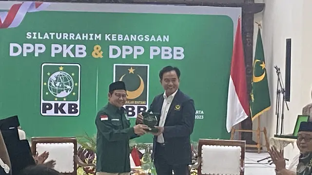 Ketua Umum Partai Bulan Bintang (PBB) Yusril Ihza Mahendra menyambangi Ketua Umum PKB Muhaimin Iskandar alias Cak Imin di Kantor DPP PKB
