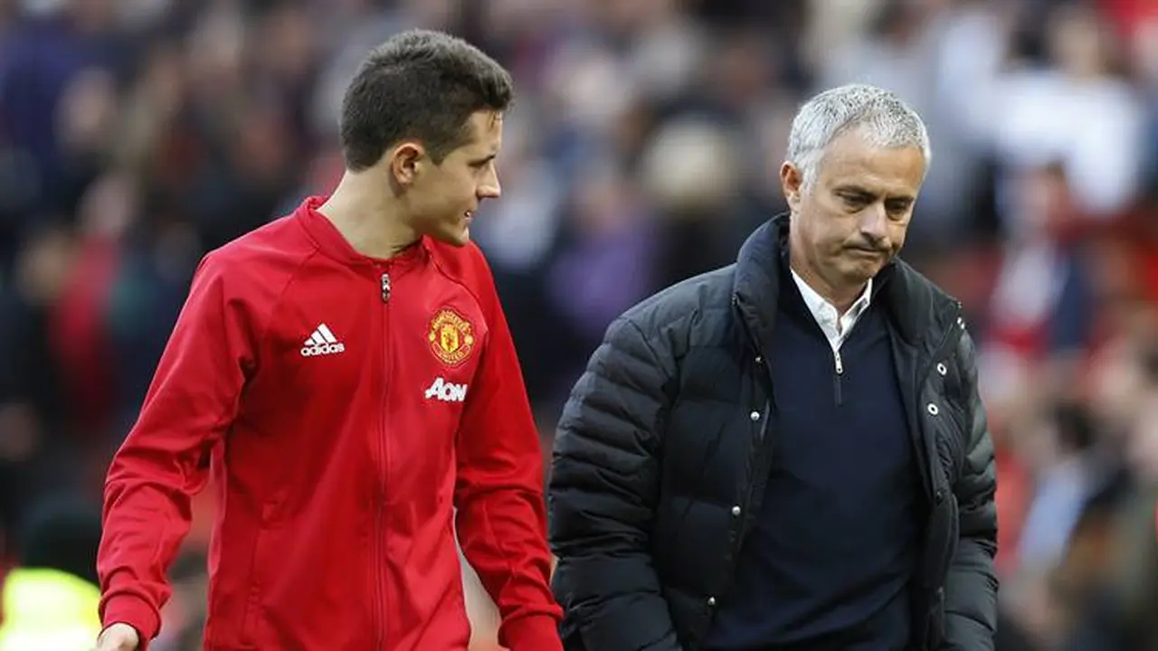 Ander Herrera dan Jose Mourinho