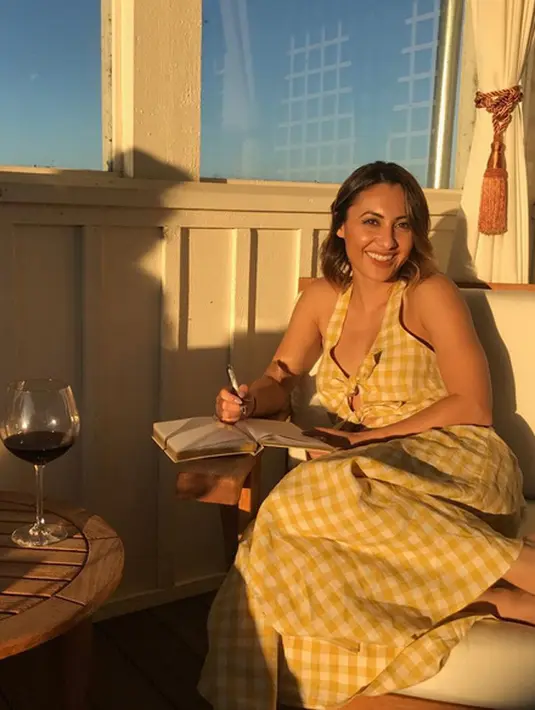 Bukan hanya itu, Selena juga menuliskan rasa terima kasihnya untuk sahabat lama yang telah mendonorkan ginjal untuknya. Francia Raisa, merupakan salah satu aktris yang telah bersahabat baik dengan Selena sejak lama. (Instagram/franciaraisa)