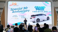Presiden Direktur PT BYD Motor Indonesia, Eagle Zhao, menjelaskan sejumlah program dan tawaran menarik BYD khusus edisi GJAW 2024. (Rendy Yansah/ Liputan6.com)