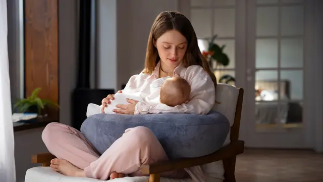 4 Jenis Makanan yang Sebaiknya Tidak Dikonsumsi Ibu Menyusui Saat Bayi Mengalami Alergi (Foto: Freepik/pikisuperstar)