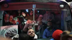 Menyusul kesepakatan gencatan senjata di Gaza, sekitar 90 tahanan Palestina dibebaskan oleh Israel. (Zain JAAFAR/AFP)