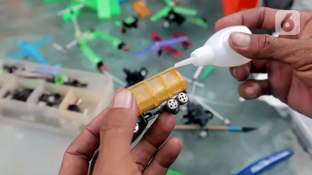 Miniatur Mainan dari Limbah Korek Gas