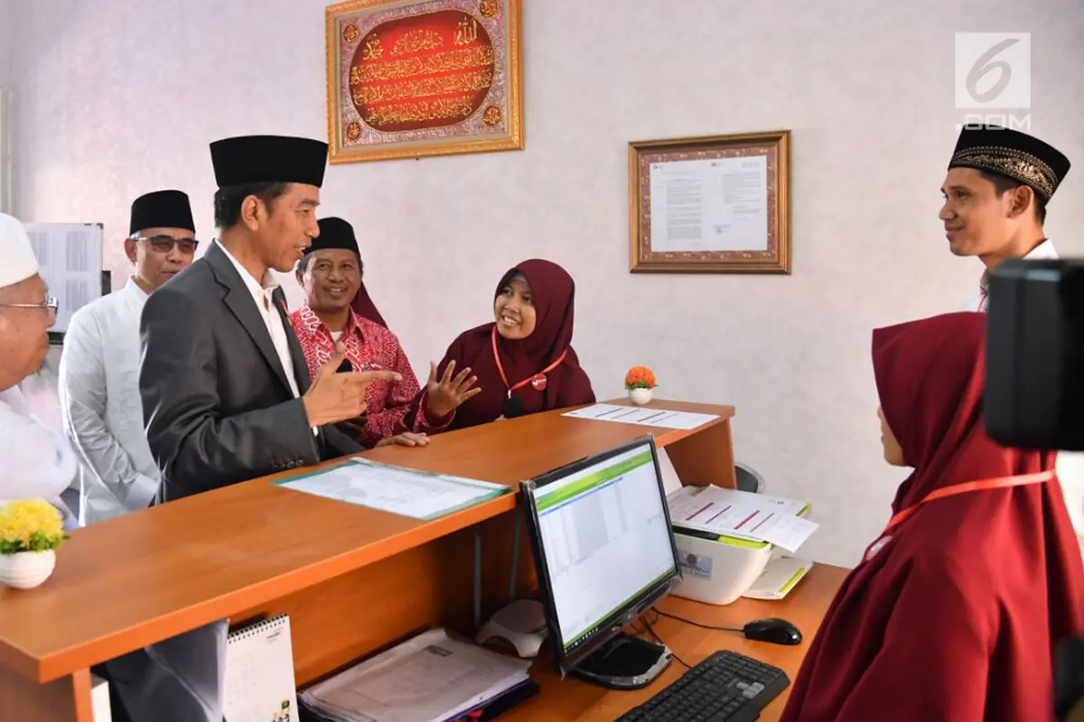 Jokowi Resmikan Bank Wakaf Mikro di Serang