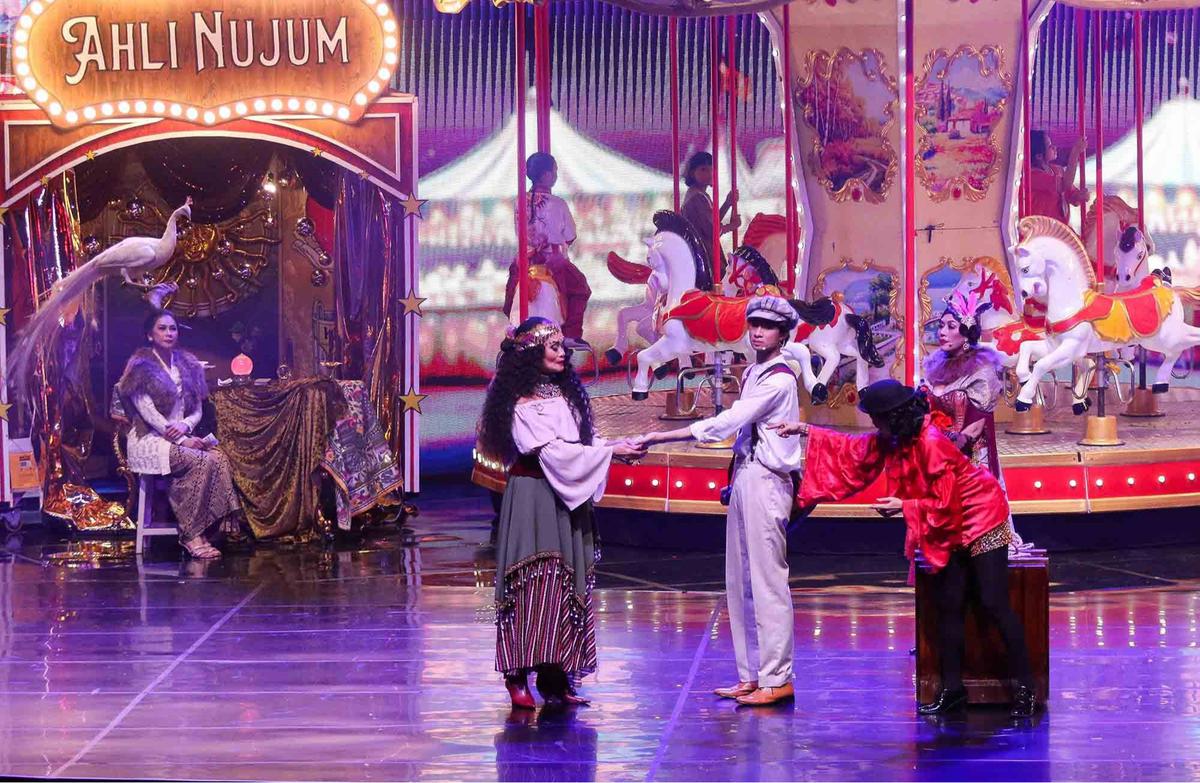 FOTO: City Of Love: Kolaborasi Seni Teater dan Sinema di Panggung JCC Jakarta