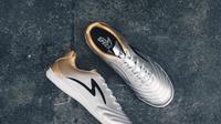 Pemain timnas futsal Indonesia menjajal sepatu futsal dengan desain futuristik (istimewa)