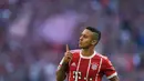 Gelandang Bayern Munchen, Thiago Alcantara berselebrasi usai mencetak gol ke gawang SC Freiburg pada pertandingan Liga Jerman di di Munich, Jerman selatan pada 14 Oktober 2017. Liverpool menebus mantan pemain Barcelona itu sekitar 20 juta pound. (AFP/Christof Stache)