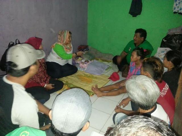 Kisah Tika Remaja Kolong Pasar Melahirkan Di Usia 15 Tahun