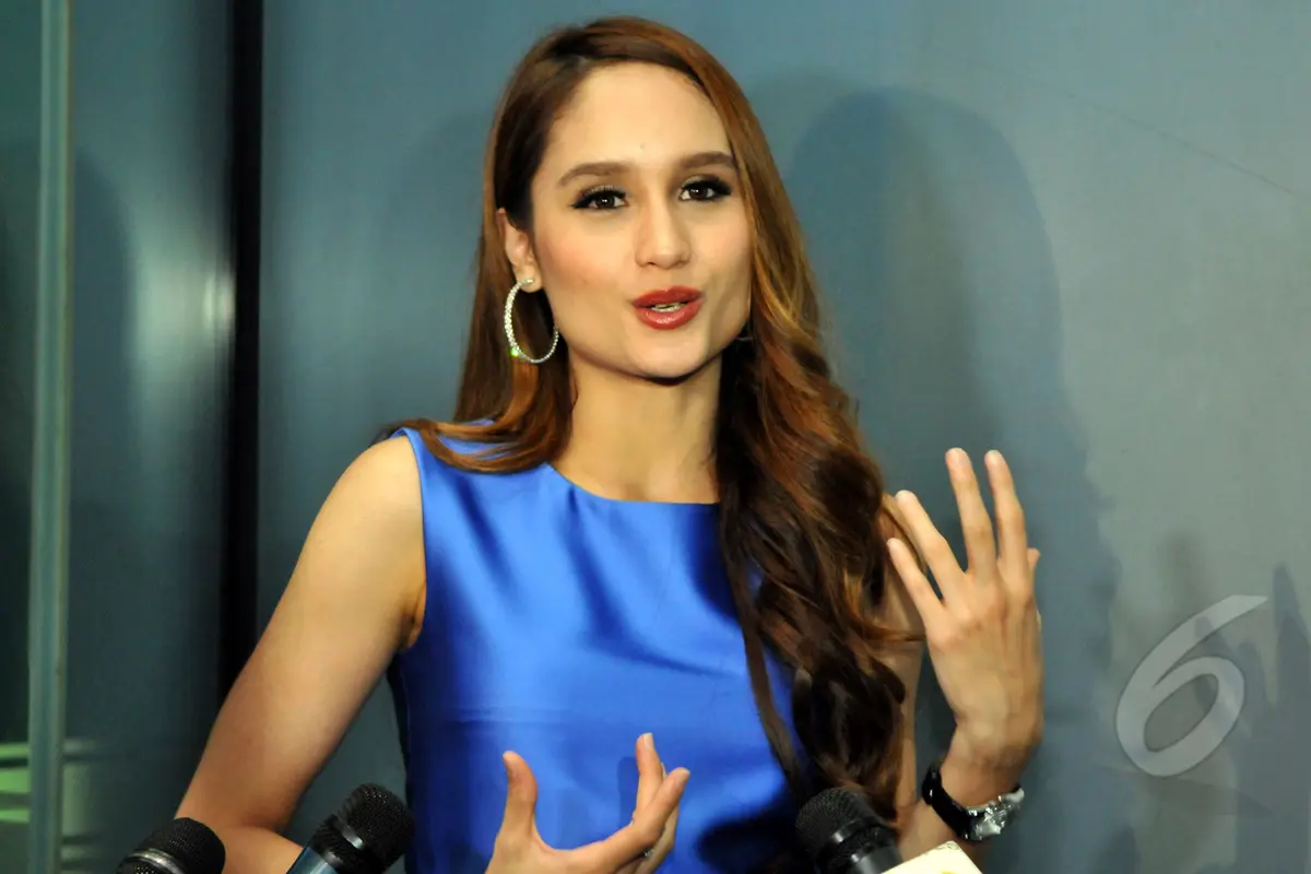 Cinta Laura