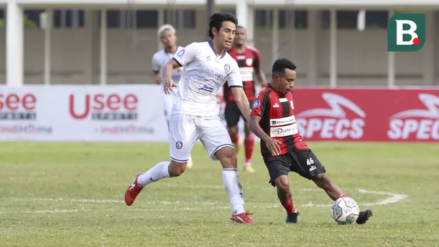 Foto: Melihat Lincahnya Pergerakan Todd Rivaldo Ferre yang Membuat Pemain Arema FC Kewalahan
