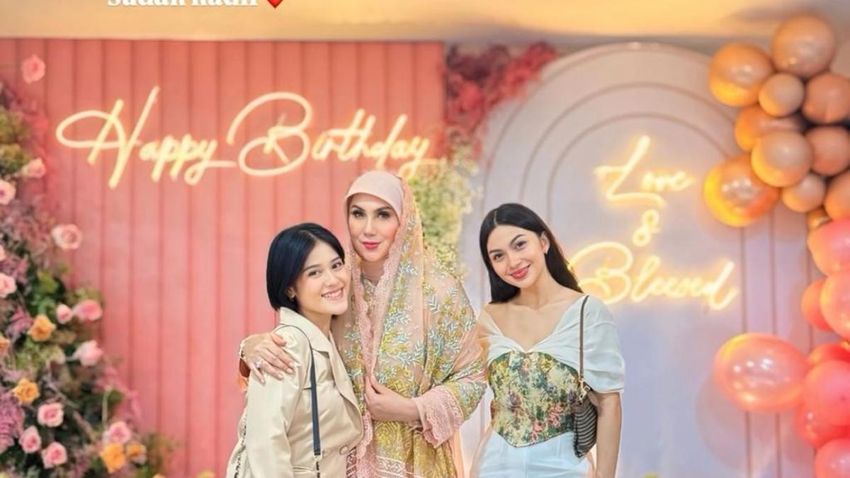 6 Parade Gaya Soft Artis Hadiri Pesta Ulang Tahun ke-49 Marini Zumarnis, dari Cut Keke Xavier hingga Ariel Tatum