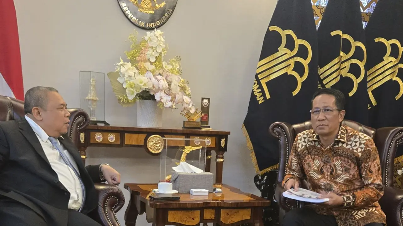 Ketua Umum Terpilih Pengurus Besar (PB) IKA PMII, Fathan Subchi dan Menteri Hukum RI, Supratman Andi Agtas (Istimewa)