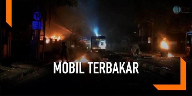 VIDEO: Detik-Detik Mobil di Sekitar Asrama Brimob Terbakar