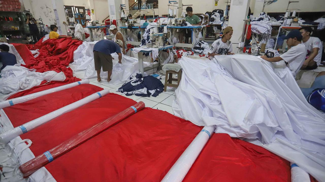 FOTO: Menjahit Merah Putih Sepanjang 2 Kilometer Sambut HUT RI ke-80