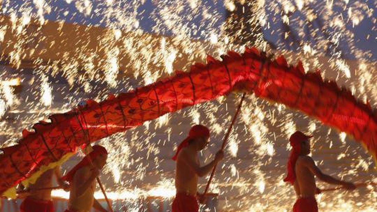 Tarian Naga Api semarakkan Tahun Baru Imlek di Beijing