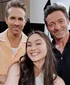 Aktris cantik Indonesia Caitlin Halderman baru saja melakukan wawancara dengan dua aktor Deadpool &amp; Wolverine, Ryan Renolds dan Hugh Jackman. [Foto: Instagram/caitlinhalderman]